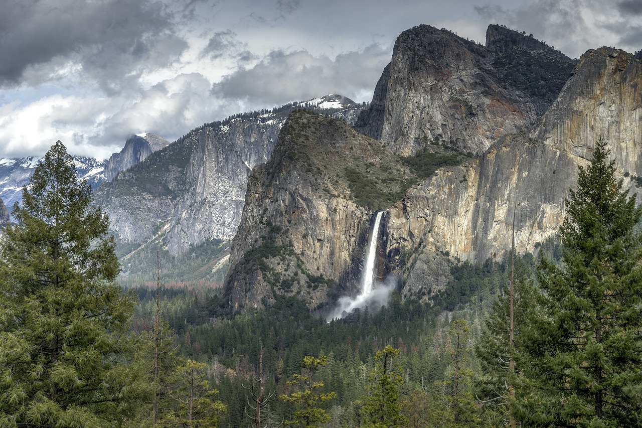 Exploring the Scenic Trails of Yosemite National Park